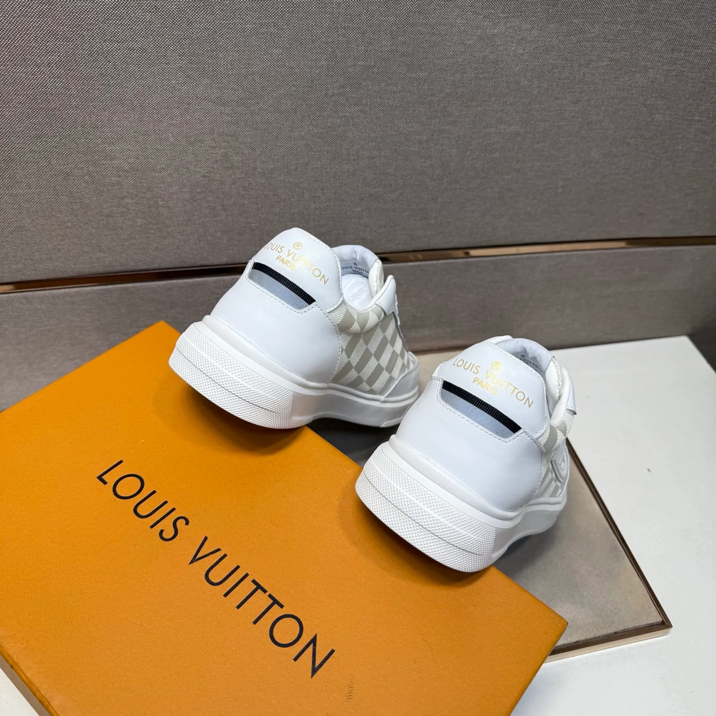 ⬛️Ex-factory price p400 [LV~] Men's casual shoes, 2025z cabinet sales simultaneously 🔶Code number: 38-44#️⃣ 🔷3 colors🔜The upper is made of multi-material splicing ➕Genuine leather lining, comfortable and breathable, sole: original comfortable and wear-resistant outsole, ⚠️real thing📱photographed🎬real thing is better📢📢📢